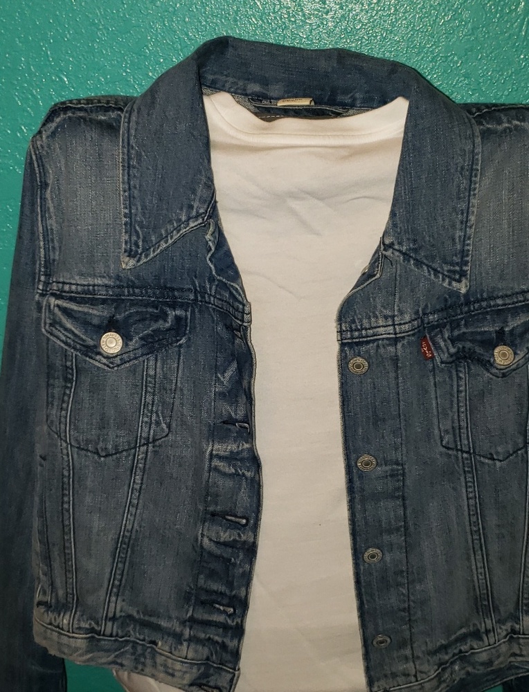 Light denim Levi Trucker Style Jacket